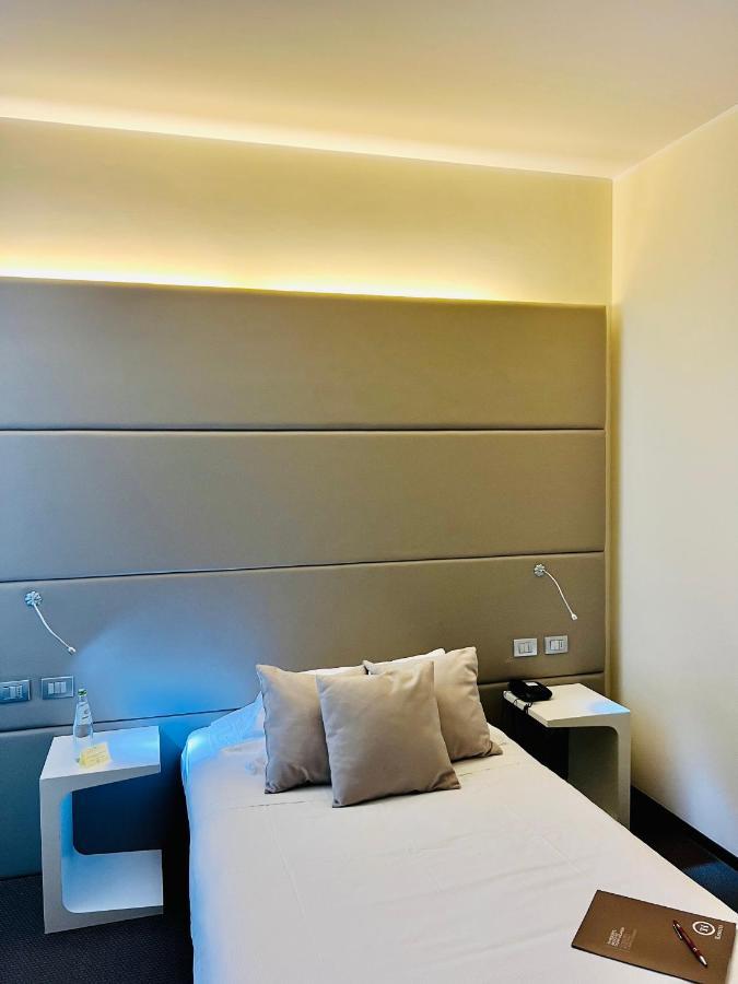 Th Assisi - Hotel Cenacolo Buitenkant foto