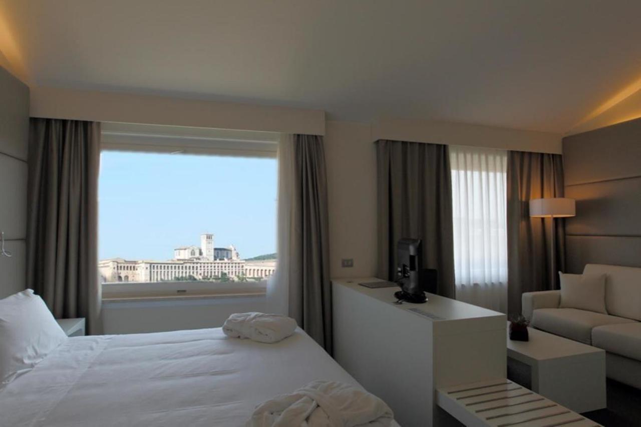 Th Assisi - Hotel Cenacolo Buitenkant foto