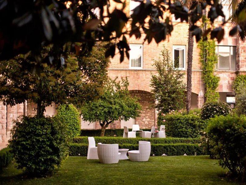 Th Assisi - Hotel Cenacolo Buitenkant foto