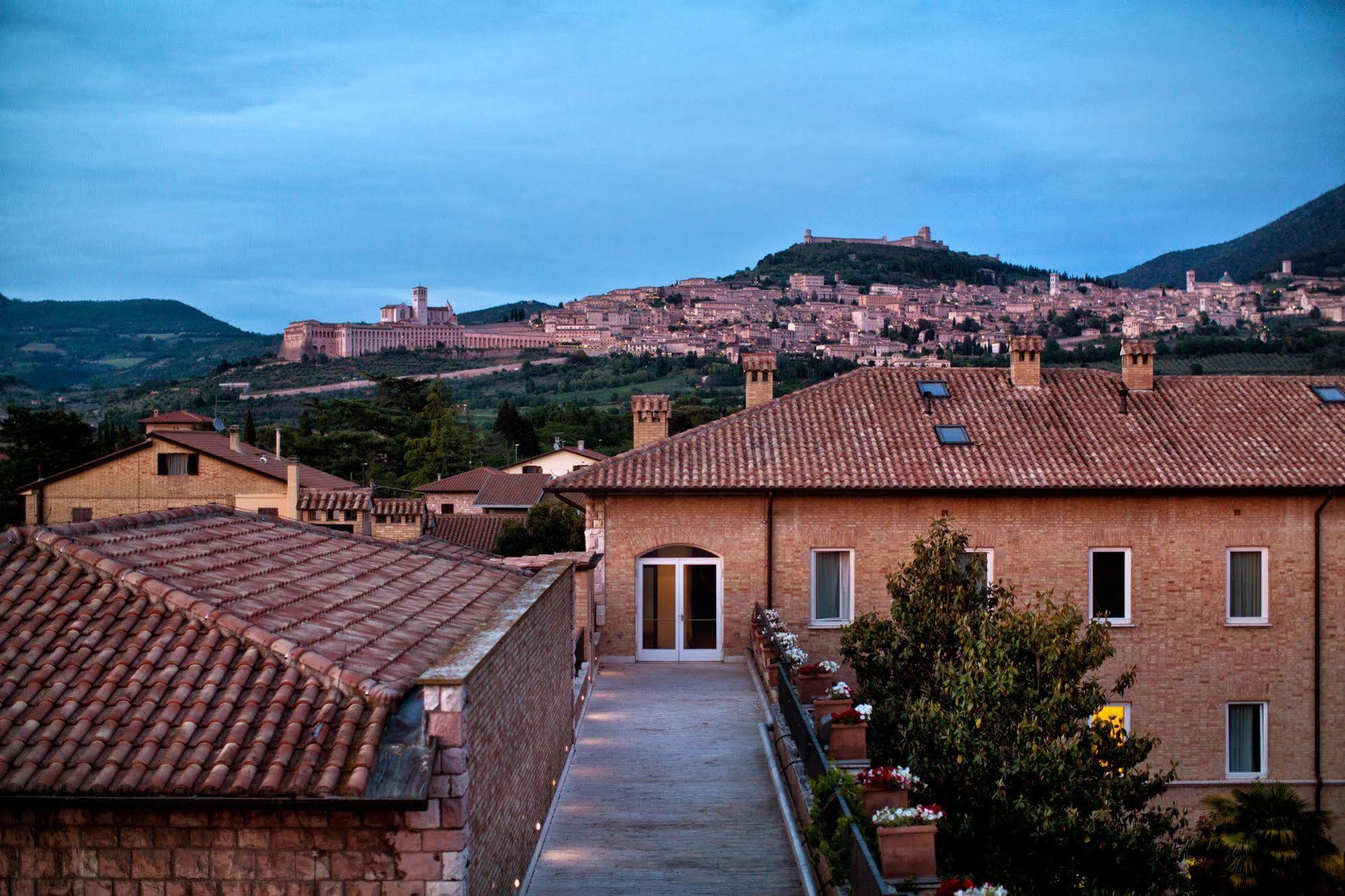 Th Assisi - Hotel Cenacolo Buitenkant foto