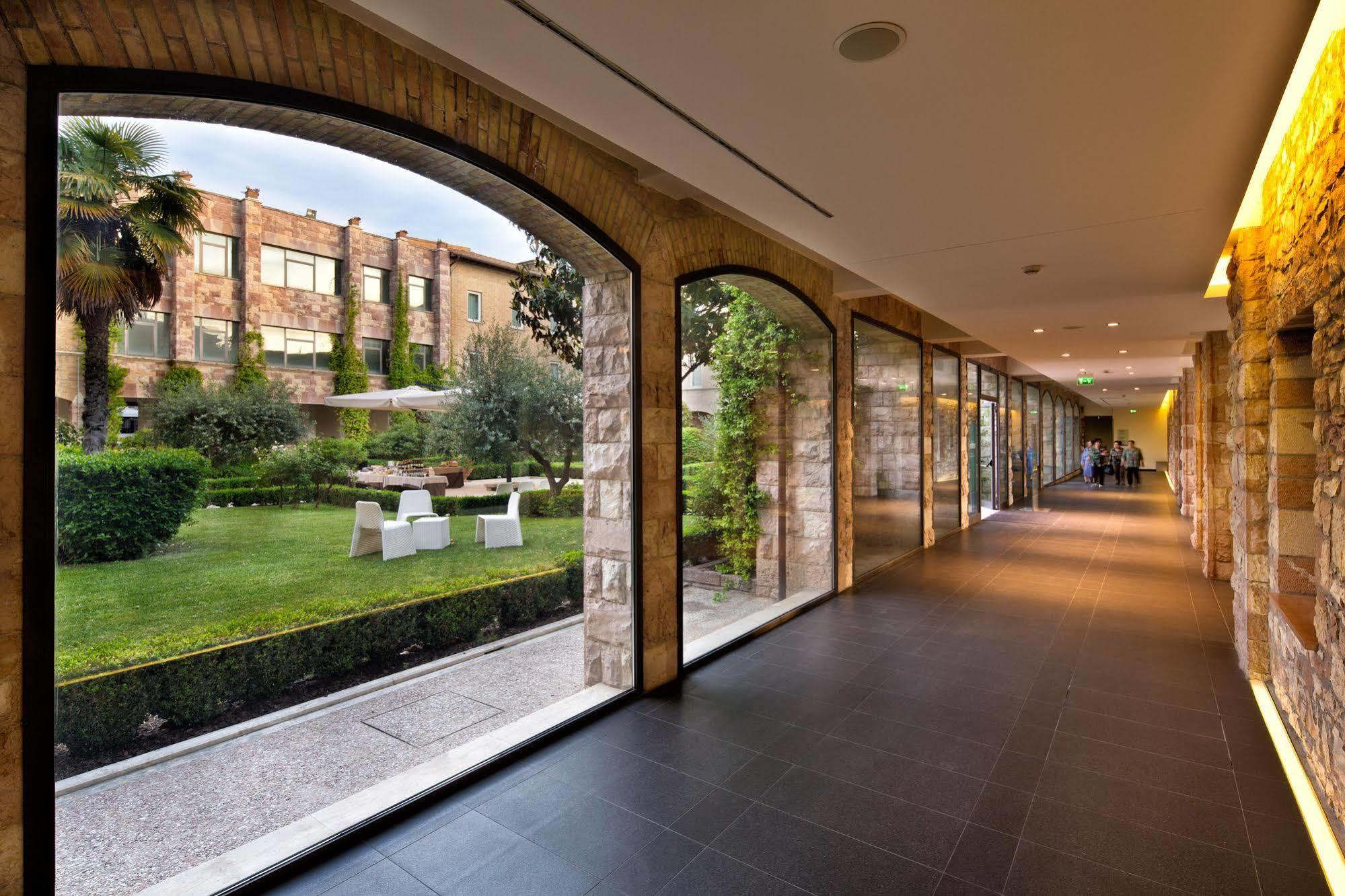 Th Assisi - Hotel Cenacolo Buitenkant foto
