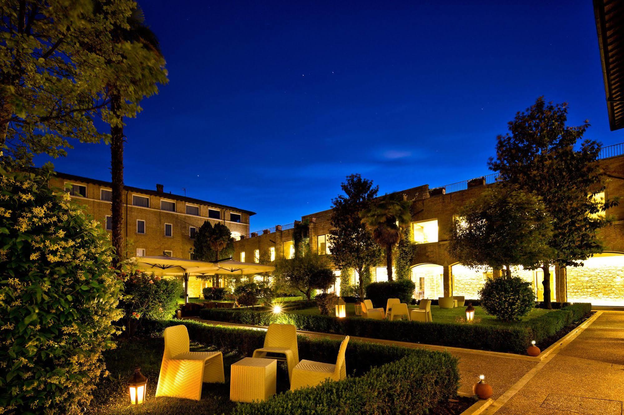 Th Assisi - Hotel Cenacolo Buitenkant foto