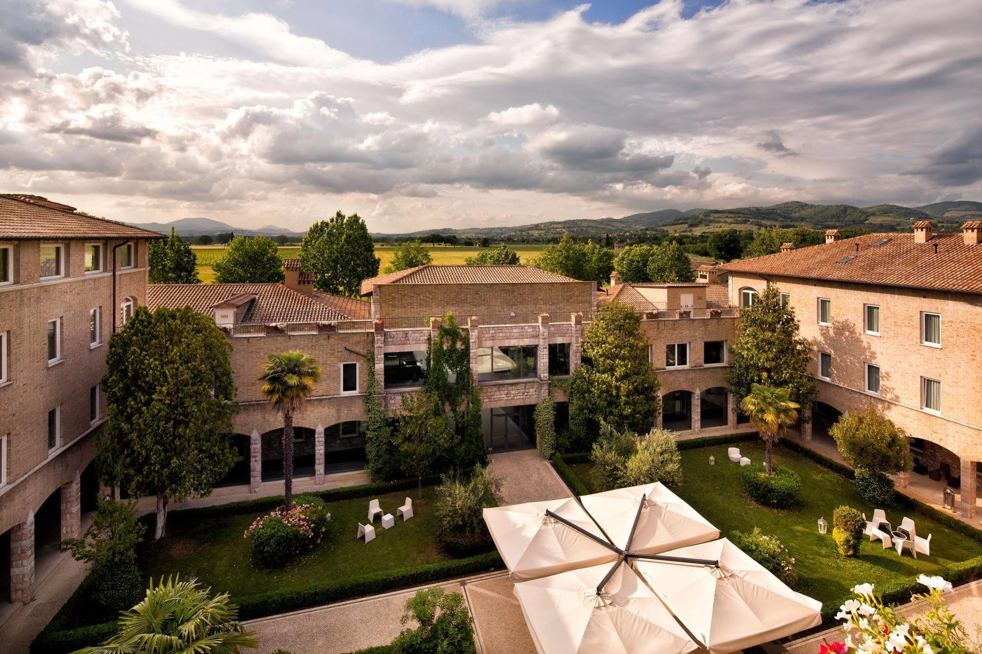 Th Assisi - Hotel Cenacolo Buitenkant foto